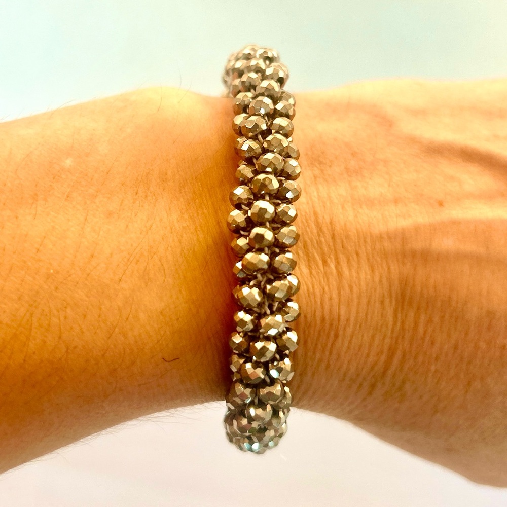 NEW WITH TAGS SILVER/GREY STRETCH BRACELETS ⭐️🩶